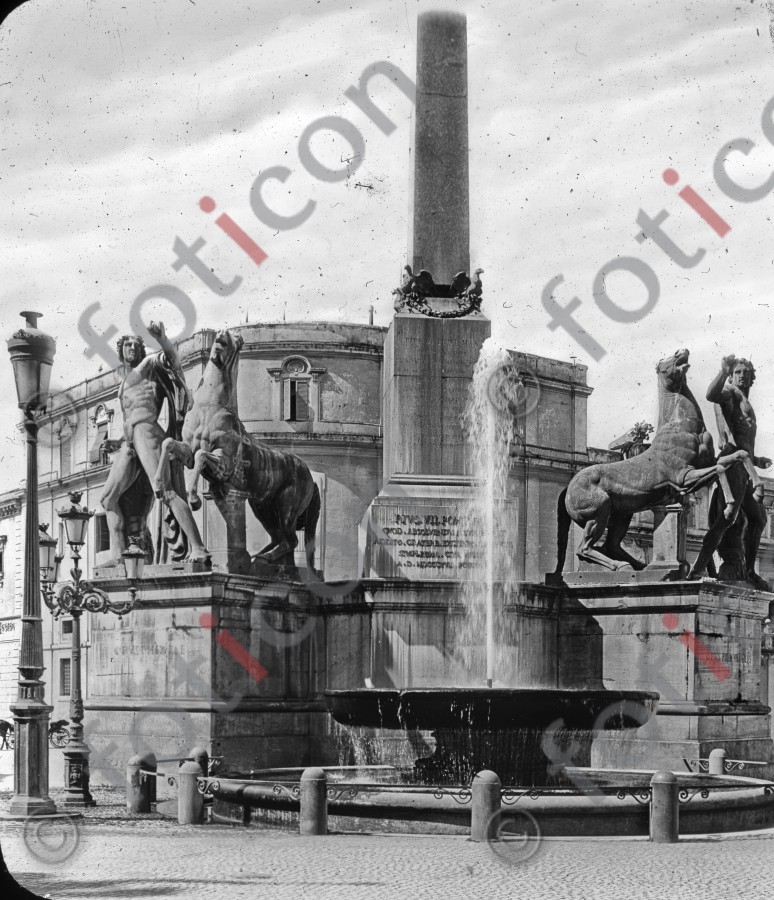 Dioskurenbrunnen - Foto foticon-simon-033-026-sw.jpg | foticon.de - Bilddatenbank für Motive aus Geschichte und Kultur
